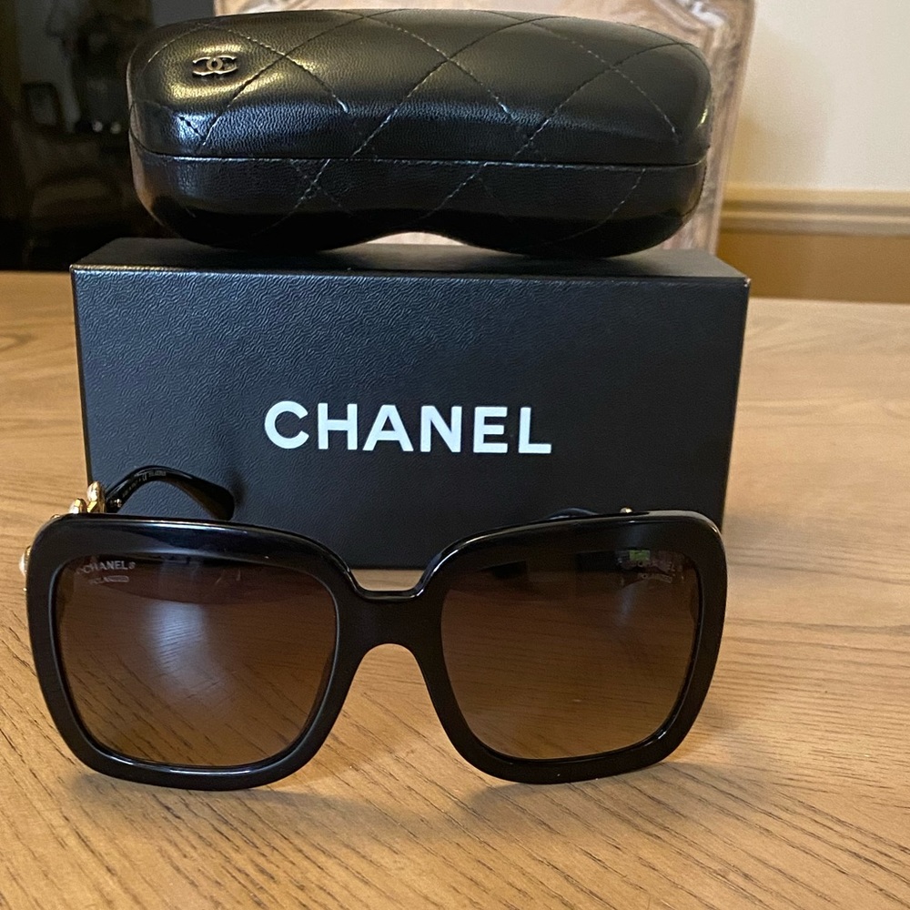 ❤️ Authentic Chanel limited edition Sunglasses with pink stones and pearls